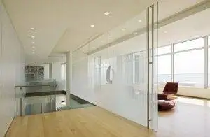 GLASS PARTITION